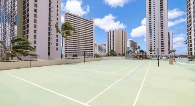 Spacious 14th Floor Corner Suite, Partial Diamond Head and Ocean Views, FREE Parking! by Koko Resort Vacation Rentals, Rezerwuj Ośrodek wypoczynkowy Honolulu Oahu