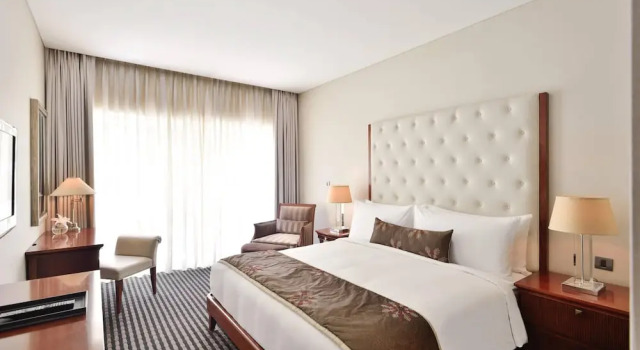 Люкс с 2 комнатами с балконом Marriott Suites Pune