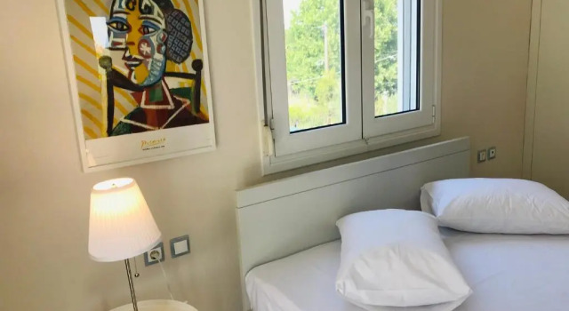 Dimeli 1, Book Hotel  