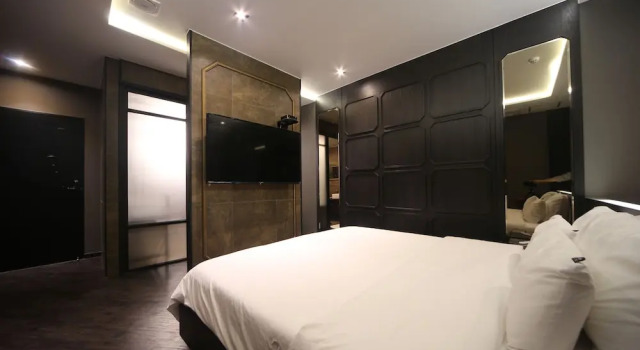 Студия Deluxe Brown Dot Hotel Beomil