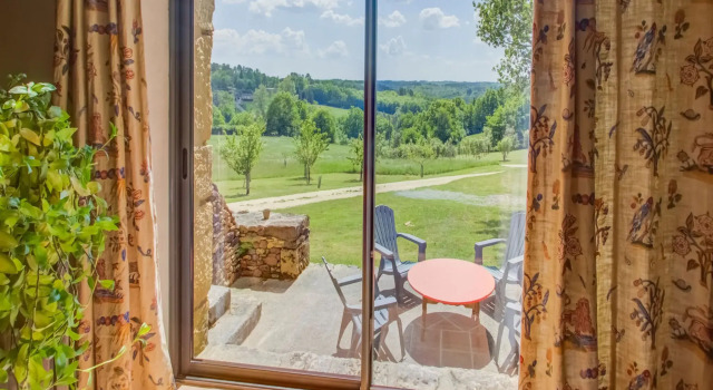 Holiday Home in Mazeyrolles with Garden, Buchen Sie Ferienhaus Mazeyrolles Black Perigord