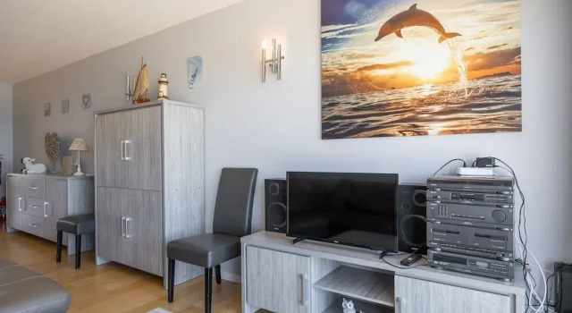 Апартаменты Charming Apartment With sea View and Parking Space