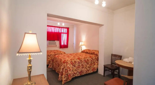 Четырёхместный номер Standard Amargosa Opera House & Hotel