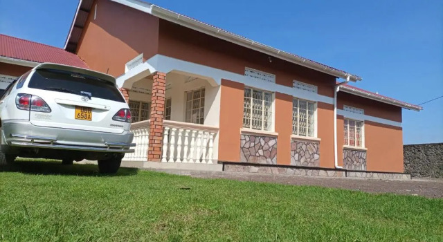 Agape House Kisoro, Book Hotel Hotels in Kisoro with Parking, Parking