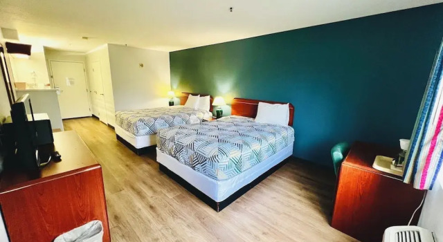 Четырёхместный люкс Standard Studio 6 Suites Portland OR I-5 OHSU
