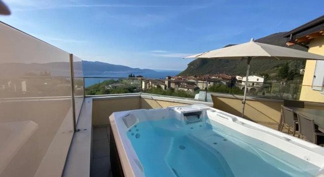 Люкс Deluxe Residence La Villa Tignale