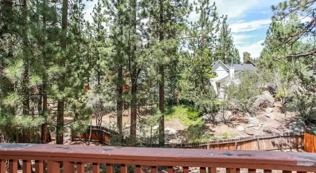 Коттедж с 3 комнатами с балконом Juniper Creek!-441 by Big Bear Vacations