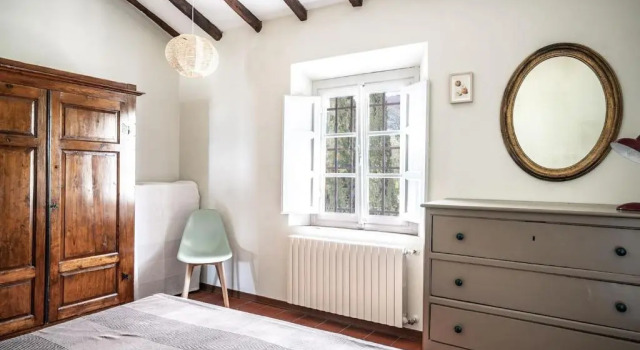 Ampio appartamento completamente rinnovato con vista piscina e jacuzzi, Buchen Sie Ferienwohnung Capannori Toskana, in der Nähe von Villa Torrigiani