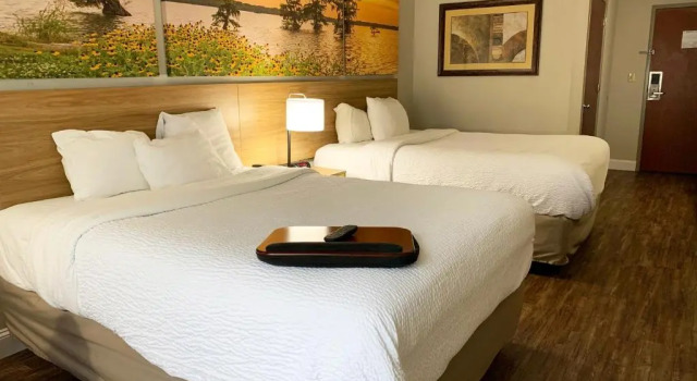 Четырёхместный номер Standard Days Inn & Suites by Wyndham Cabot