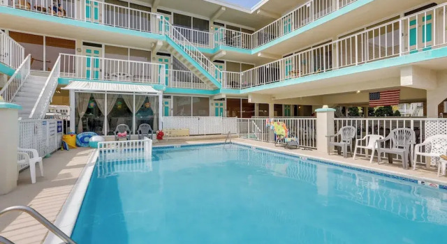 Wildwood Condo w/ Community Pool: Walk to Beach!