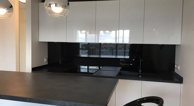 SUPER-APARTAMENTY International Fair, Забронировать Отель Отели Вилда с парковкой, Парковка