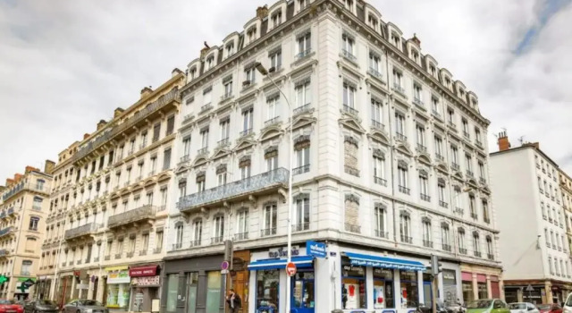 4 places face Bellecour Quai du Rhône Centre ville, Забронировать Апартаменты/квартира Лион Rhône, рядом с Станция метро Saxe-Gambetta