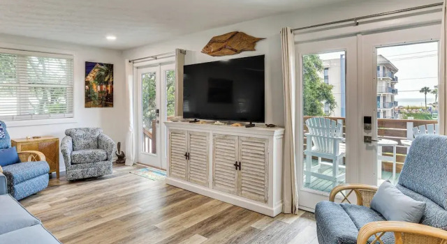 Walk to Ocean: Unit w/ Deck in Fernandina Beach!, Prenota Appartamento Fernandina Beach Jacksonville Coast