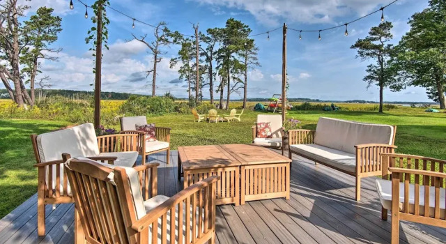 Коттедж Charming Pine Point Cottage - 2 Blocks to Ocean!