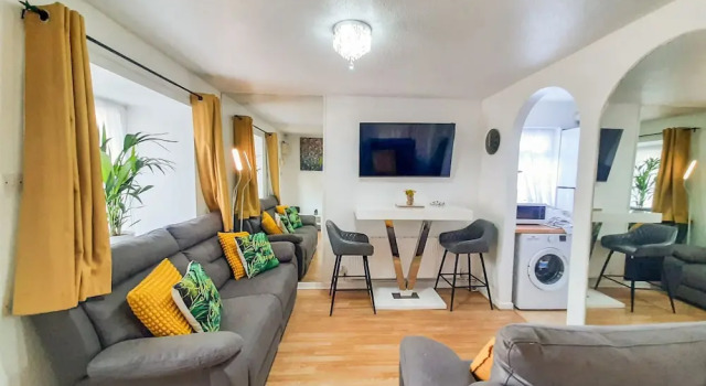 I Luv London Too! 1bed Stunnin Home Sleeps 3!