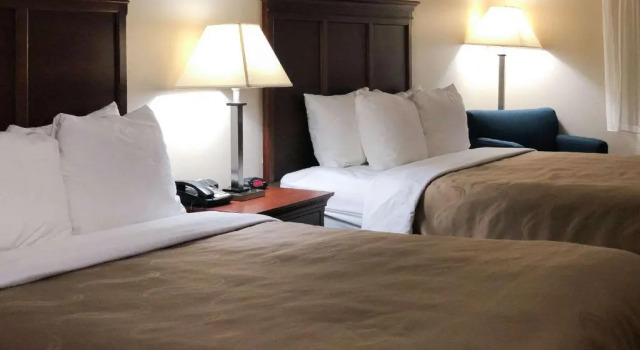 Standardowy pokój Quality Inn Topeka