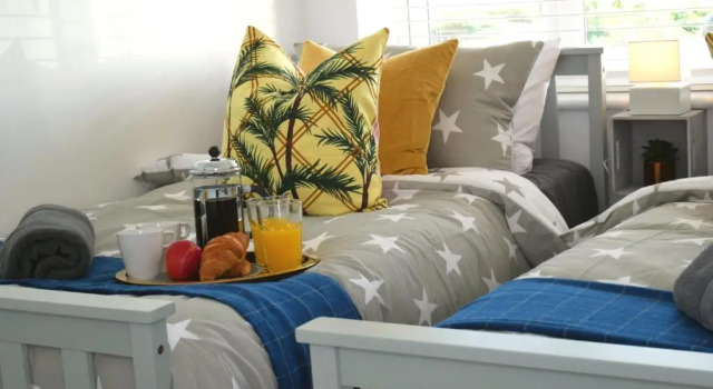 Stunning Sea View - Beach Location - Garden - Parking - Netflix - Fast WiFi - Smart TV - Beautiful 3 Bedroom Apartment sleeps up to 8!, Varaa Huoneisto Asunnot kohteessa Merseyside, Huoneisto