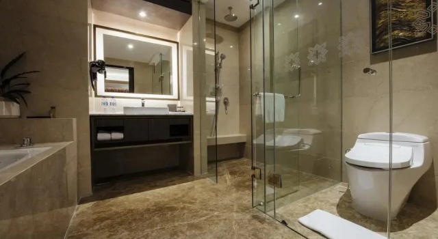 Двухместный люкс GRAMM HOTEL by Ambarrukmo Yogyakarta