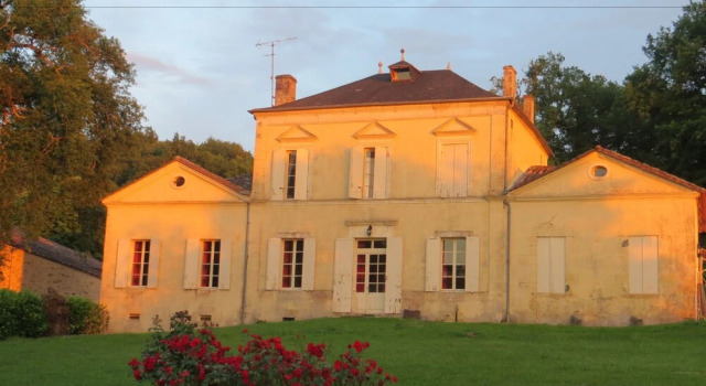 Aux Trois Fontaines, Varaa Hotelli Eynesse Aquitaine