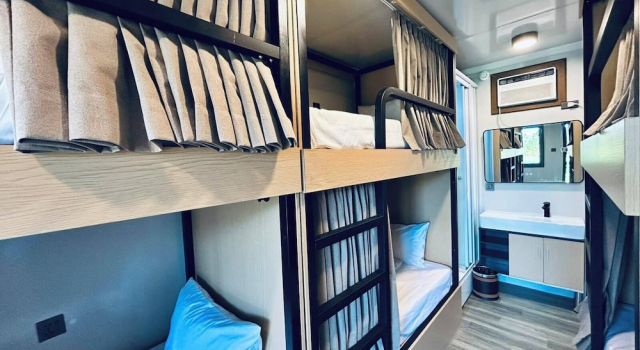 Кровать в общем номере (мужской номер) Duli Beach Farm Hostel