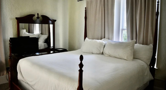 Люкс с 2 комнатами The DeLand Hotel