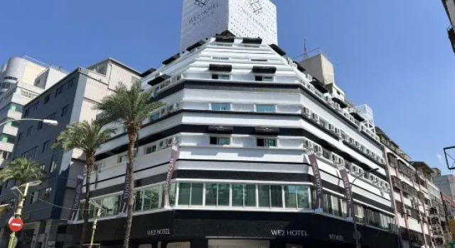 We2 Hotel