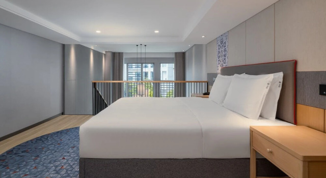 Люкс Пентхаус c 1 комнатой Holiday Inn Express Kunming Horti Expo Garden by IHG
