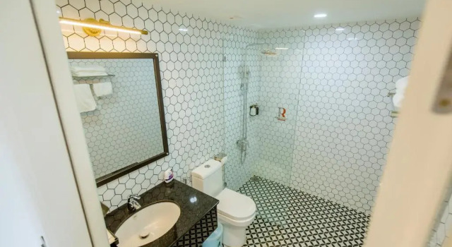 Четырёхместный номер Standard Robin Hotel