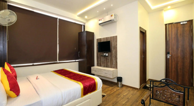 OYO 9159 Hotel Royal Woodslark, Забронировать Отель Зиракпур штат Харьяна
