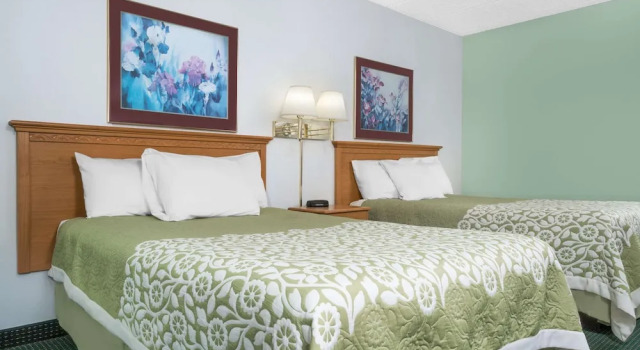 Четырёхместный номер Standard Days Inn by Wyndham St Cloud