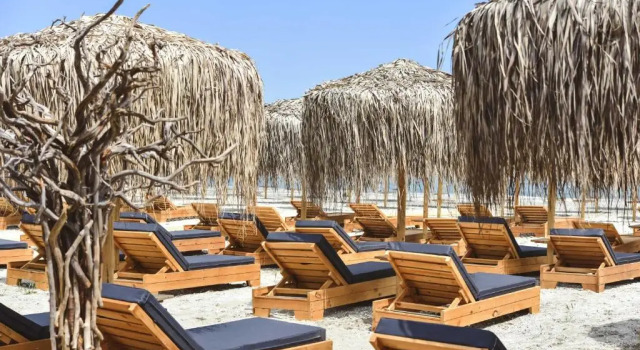 Dor de Mare - Mykonos Apartment - Stefan Building 50 m to the beach - Seaview!, Varaa Huoneisto Hotellit Mamaia-Sat pysäköinnillä, Pysäköinti