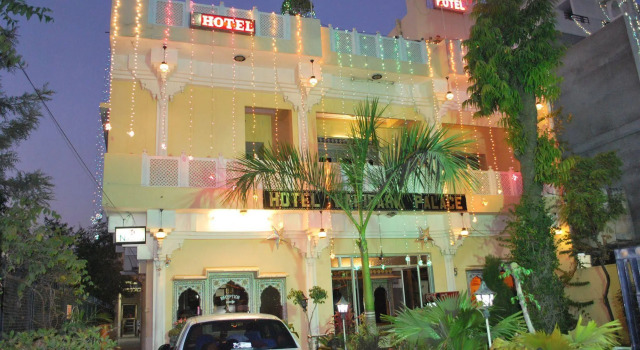 Hotel Bani Park Palace, Забронировать Отель Отели штата Раджастхана с парковкой, Парковка