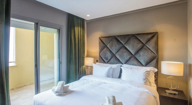 Семейные апартаменты с балконом и с видом на город W-Aldorf AppartHotel
