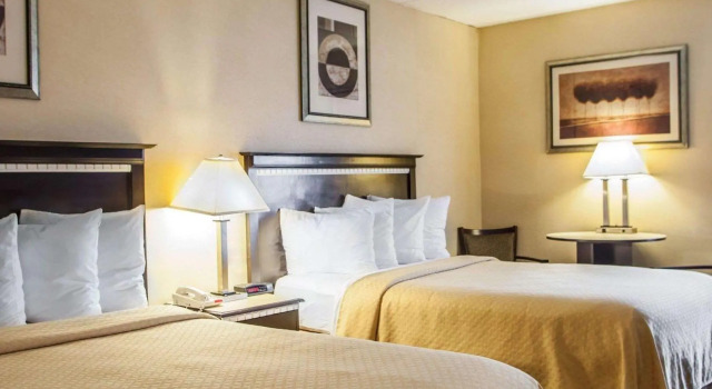 Четырёхместный номер Standard Quality Inn Aurora - Naperville Area