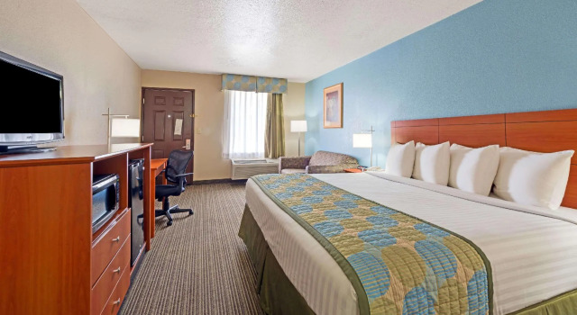 Двухместный номер Standard Ramada Louisville Downtown North