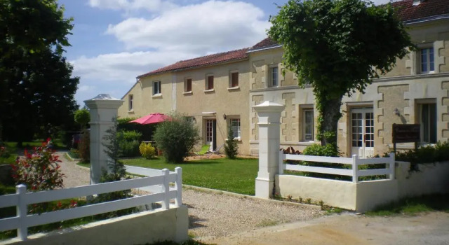Domaine des Tilleuls, Rezerwuj Hotel Marcillac Charente-Maritime