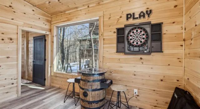 Brand New Cabin w Fire Pit Hot Tub Gameroom