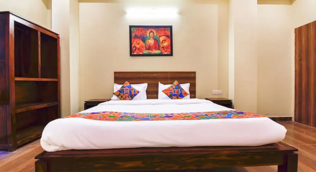 Номер Premium FabHotel Golden Manor Inn