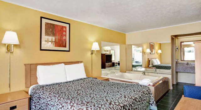Номер Deluxe Days Inn by Wyndham Knoxville West