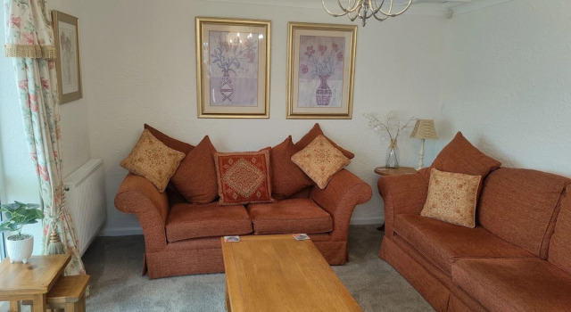 Split Level Bungalow - Sleeps4 - Close to Walks, Varaa Lomakoti Mökit kohteessa Merseyside, Mökki