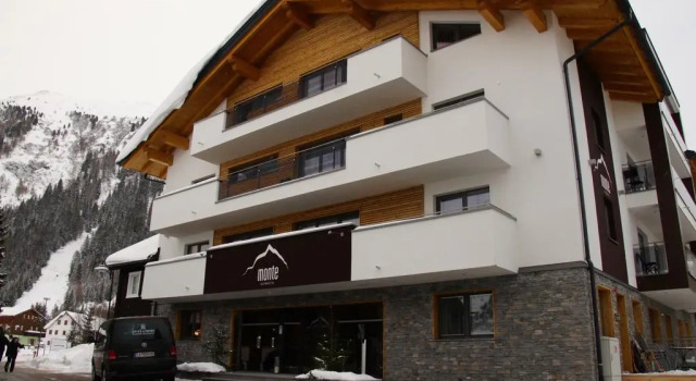 Hotel Toni, Rezerwuj Hotel Hotele w Tyrol z parkingiem, Parking