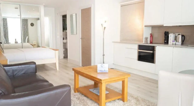 Студия Citystay Living - Midsummer Mews