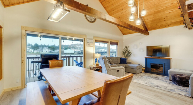 Riverfront Coastal Retreat With Easy Beach Access