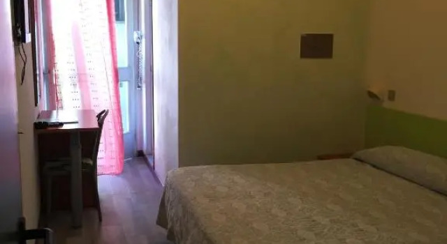 Трёхместный номер B&B Promenade Hotel Simple con Piscina