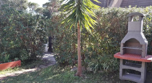 Villetta con giardino immersa nel verde a 150mt dal mare