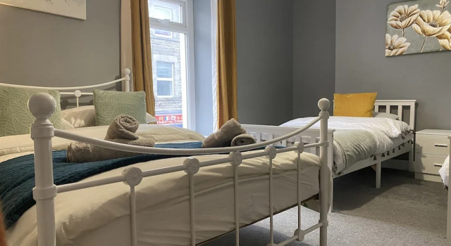 Bridgend Central 2-bed Apartment