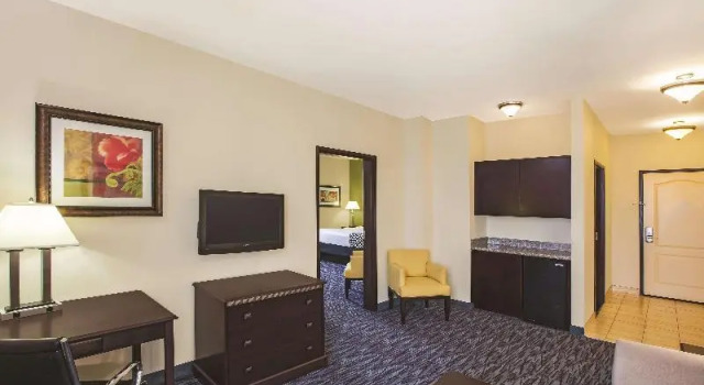 Люкс La Quinta by Wyndham Allen at The Village