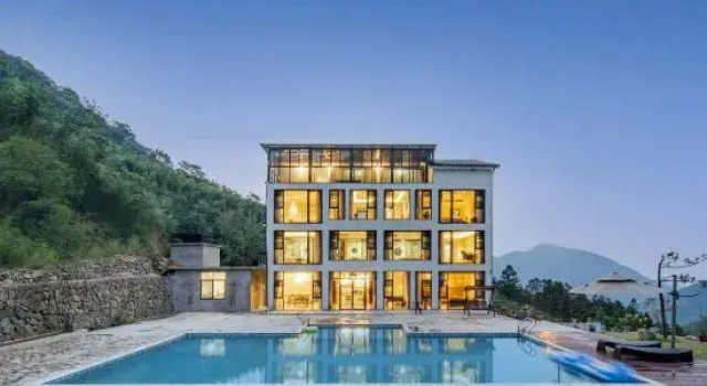 Mid-mountain Cloudland · Misty Cool Stream Mountain View Homestay, Prenota Hotel Hotel a Huzhou con piscina, Piscina