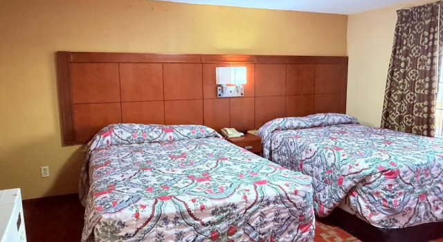 Четырёхместный номер Economy Aloha Inn McAllen Airport near Medical center Tx