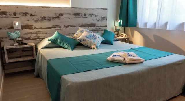 Standard- firedobbelt familie værelse med altan med landudsigt Hotel Acquamarina